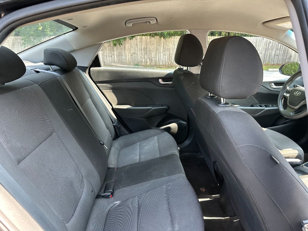 2018 Hyundai Accent SE - Photo 12
