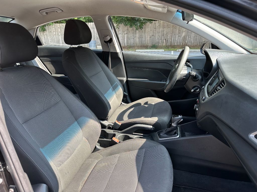 2018 Hyundai Accent SE - Photo 11
